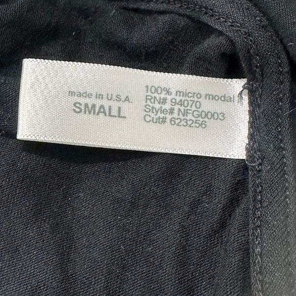 Three Dots tank with sheer stripe down the back - Picture 5 of 6